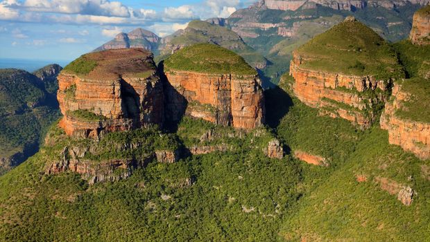 Drakensberge, three rondavels