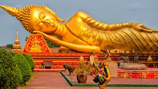 Pha That Luang, Tempel in Vientiane mit liegendem Buddha