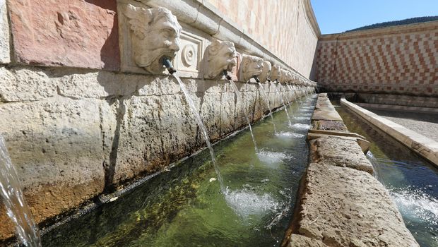 Berühmter Brunnen von L’Aquila