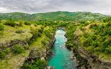 Canyon und Moraca-Fluss im Balkan-Gebirge von Montenegro