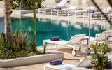 Atzavara Hotel & Spa, Liegen am Pool