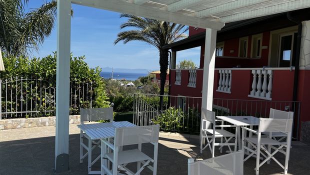 Borgo di Santa Barbara, Gartenbar