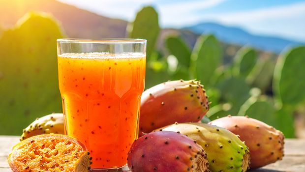 Kaktusfeigen mit Saftglas