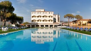 18_H_AHR Baja_external_with_pool