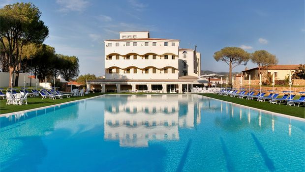 18_H_AHR Baja_external_with_pool