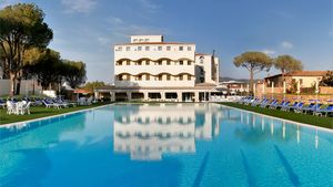 18_H_AHR Baja_external_with_pool