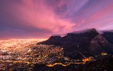 Tafelberg in Kapstadt in der Nacht