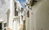 Enge Gasse in Binibeca