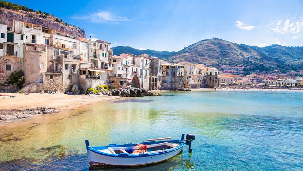 Cefalu, Fischerboot im Hafen