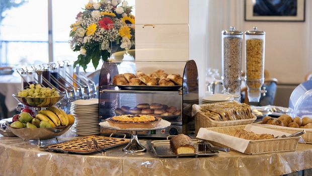 Frühstücken im Hotel Piccolo Paradiso bei Sorrent in Italien