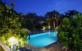 Hotel Alpha, Pool am Abend