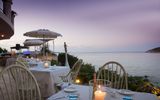 direkt am Meer Essen im Restaurant vom Club Hotel Baja Sardinia in Italien