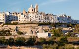 Blick auf Locorotondo mit Trulli Häusern
